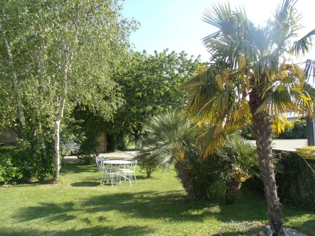 Le Clos Des Palmiers Saint-Ouen-d'Aunis Bagian luar foto